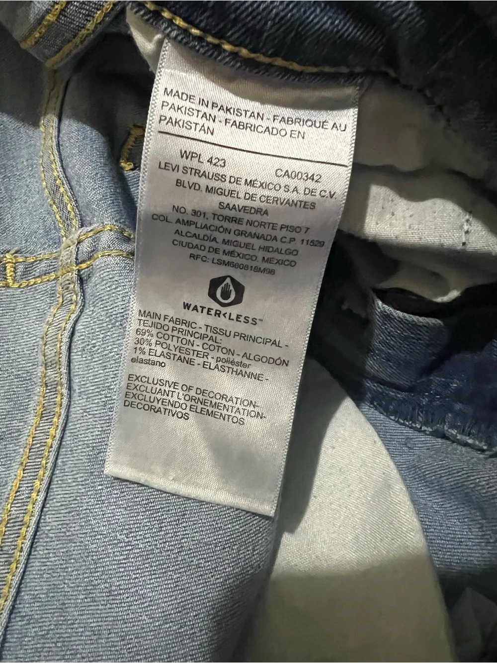 Levi Strauss Signature Mid Rise Boyfriend Jeans Women’s 6 W28 Distressed Raw Hem